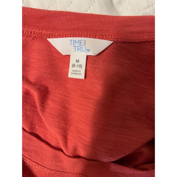 Red Top with ruffled sleeves - Picture 3 of 4